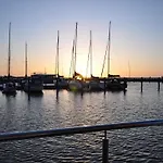 Hausboot Paula Mit Reisekajak In Ribnitz-Damgarten