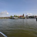 Hausboot Paula Mit Reisekajak In *