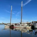 Hausboot Paula Mit Reisekajak In