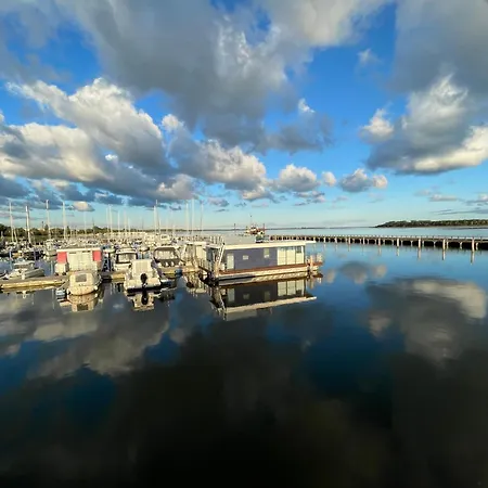 Hausboot Paula Im Stadthafen In