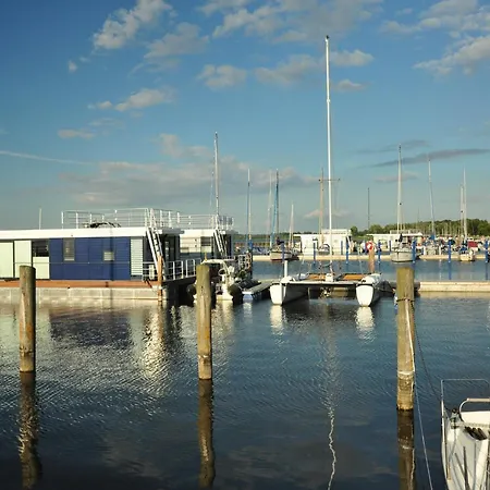 Úszó hotel Hausboot Paula Im Stadthafen In Ribnitz-Damgarten