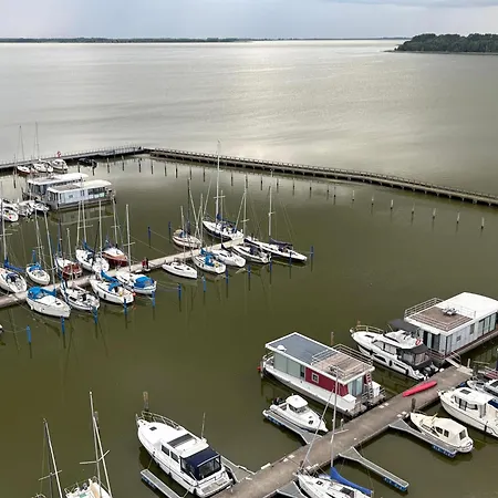 Hausboot Paula Im Stadthafen In *