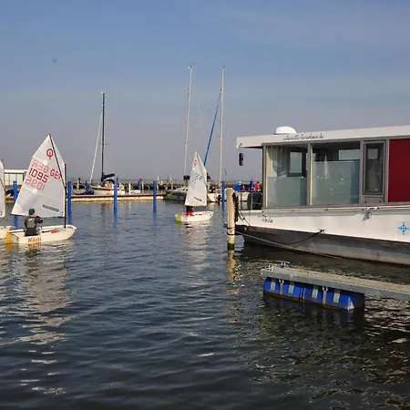 Hausboot Paula Mit Reisekajak In