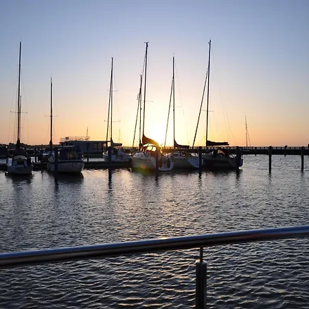 Hausboot Paula Mit Reisekajak In