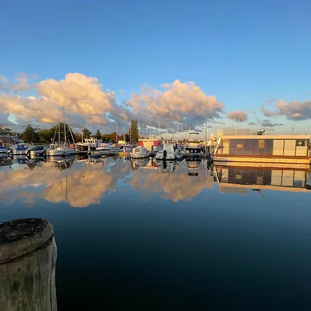 Hausboot Paula Mit Reisekajak In