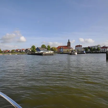 Hausboot Paula Mit Reisekajak In *