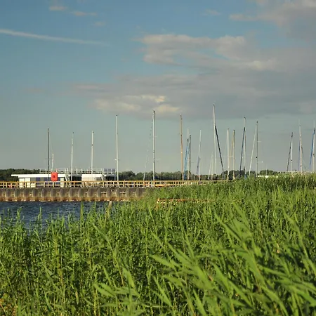Botel Hausboot Paula Mit Reisekajak In