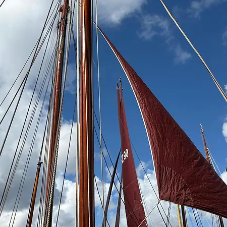 Hausboot Paula Mit Reisekajak In Botel *
