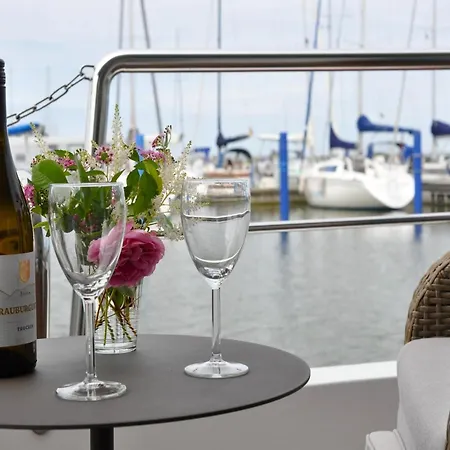 Botel Hausboot Paula Mit Reisekajak In