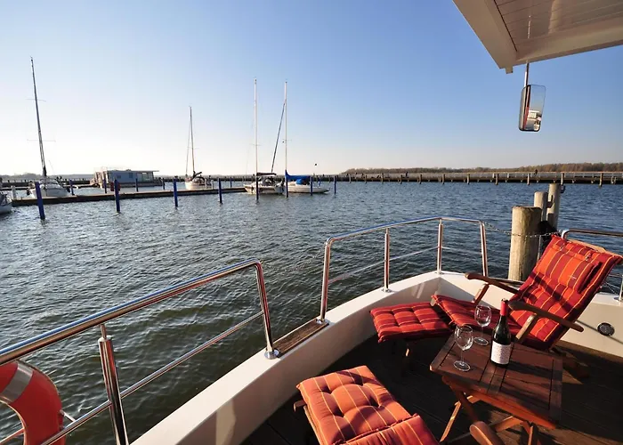 Hausboot Paula Im Stadthafen In Úszó hotel *