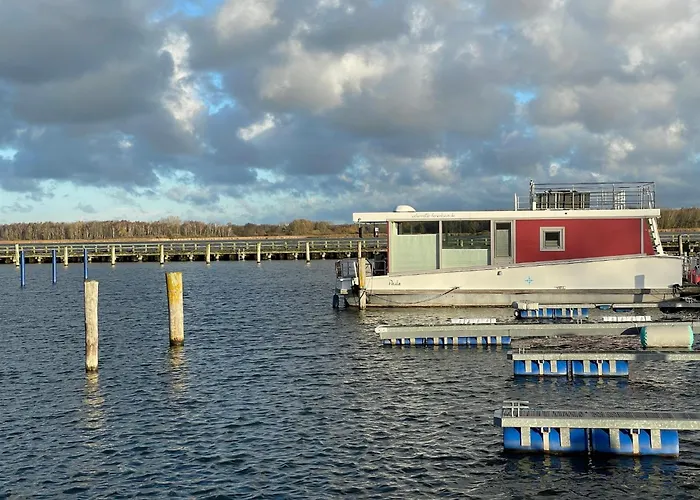 Hausboot Paula Im Stadthafen In Ribnitz-Damgarten
