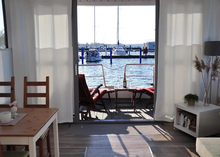 Hausboot Paula Im Stadthafen In Ribnitz-Damgarten