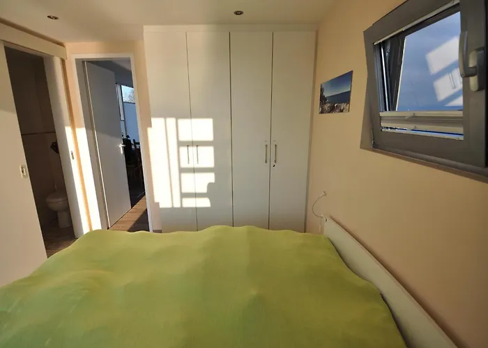 Úszó hotel Hausboot Paula Im Stadthafen In *