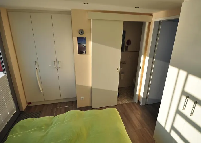 Hausboot Paula Im Stadthafen In * Ribnitz-Damgarten