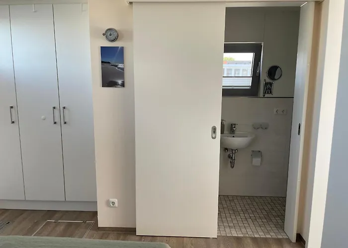 Hausboot Paula Im Stadthafen In * Ribnitz-Damgarten