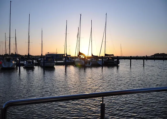 Hausboot Paula Im Stadthafen In