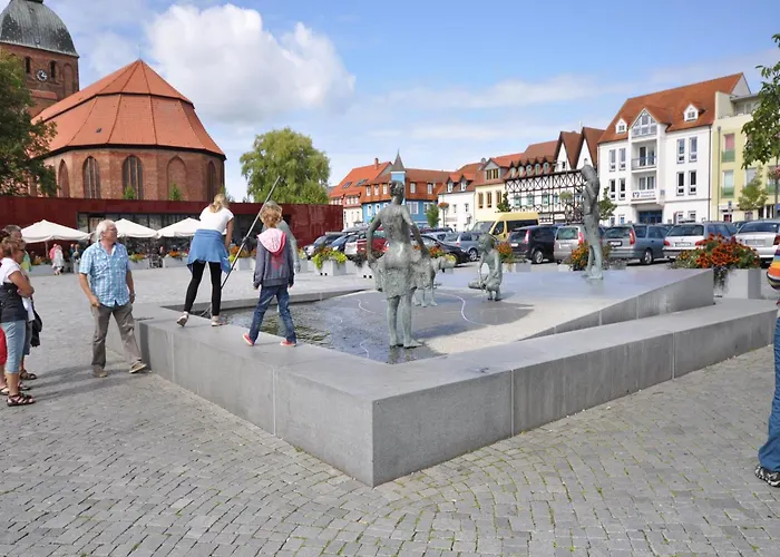 Úszó hotel Hausboot Paula Im Stadthafen In Ribnitz-Damgarten