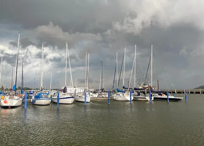 Úszó hotel Hausboot Paula Im Stadthafen In Ribnitz-Damgarten